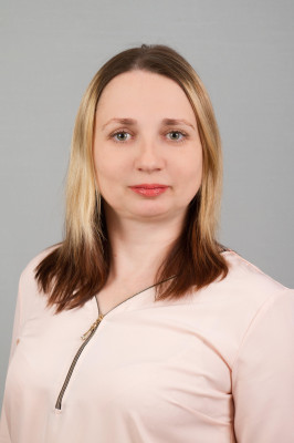 Воспитатель высшей категории Батарова Елена Сергеевна (фото размещено с письменного согласия сотрудника) Воспитатель высшей категории Батарова Елена Сергеевна (фото размещено с письменного согласия сотрудника)